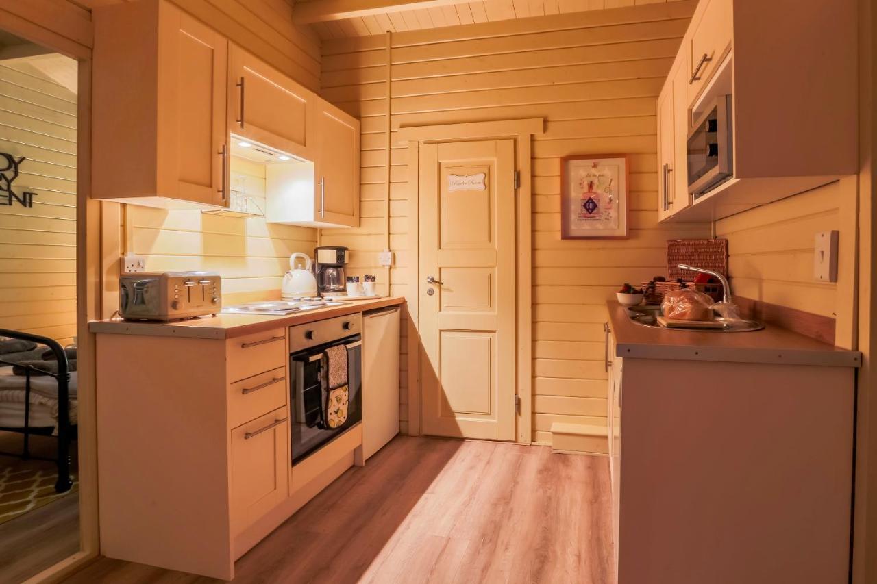 The Retreat Log Cabin ซัดเบอรี ภายนอก รูปภาพ