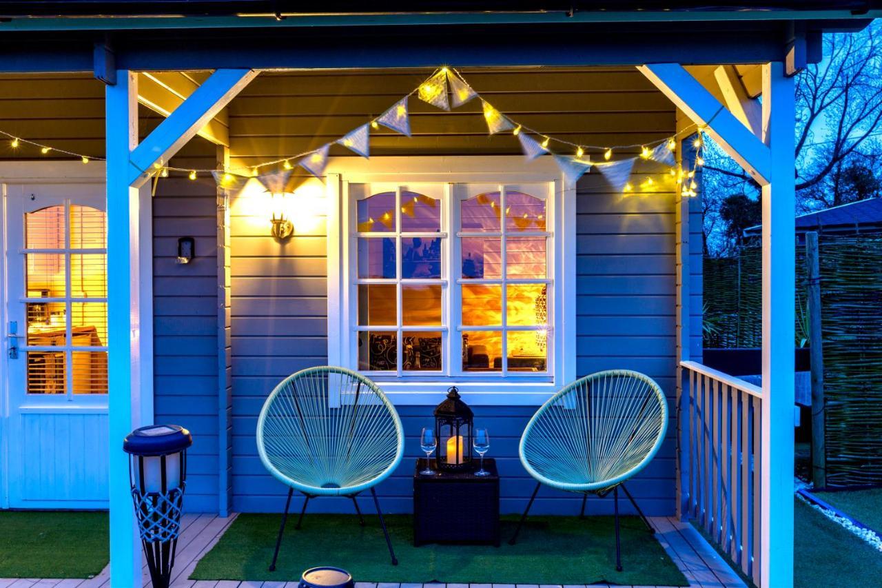 The Retreat Log Cabin ซัดเบอรี ภายนอก รูปภาพ