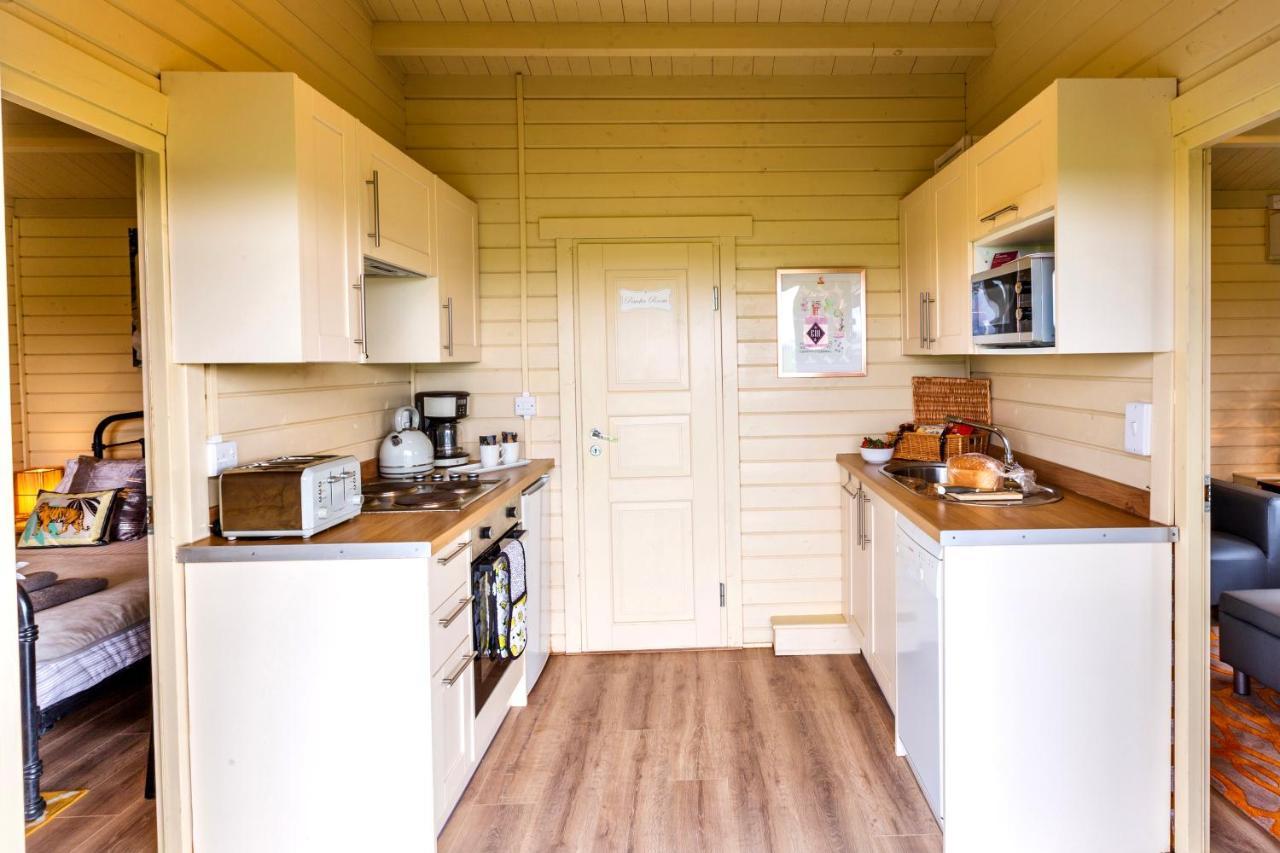 The Retreat Log Cabin ซัดเบอรี ภายนอก รูปภาพ