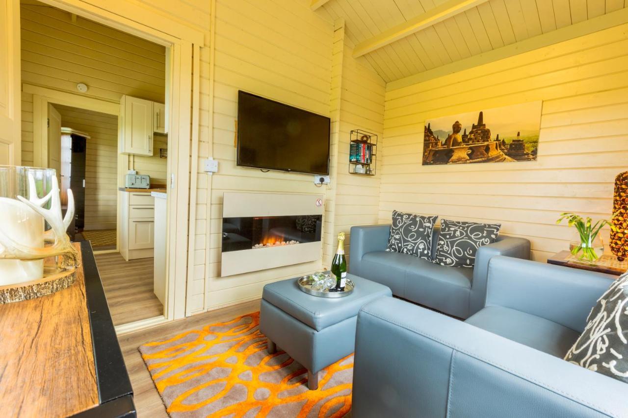 The Retreat Log Cabin ซัดเบอรี ภายนอก รูปภาพ