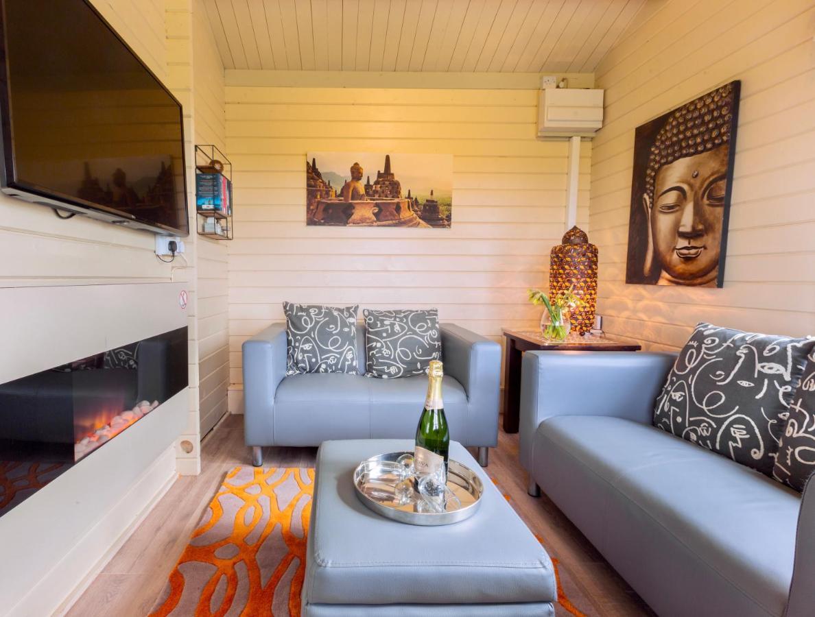 The Retreat Log Cabin ซัดเบอรี ภายนอก รูปภาพ