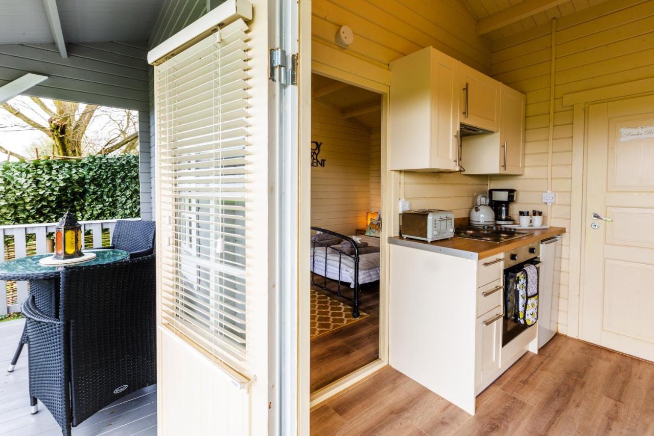 The Retreat Log Cabin ซัดเบอรี ภายนอก รูปภาพ